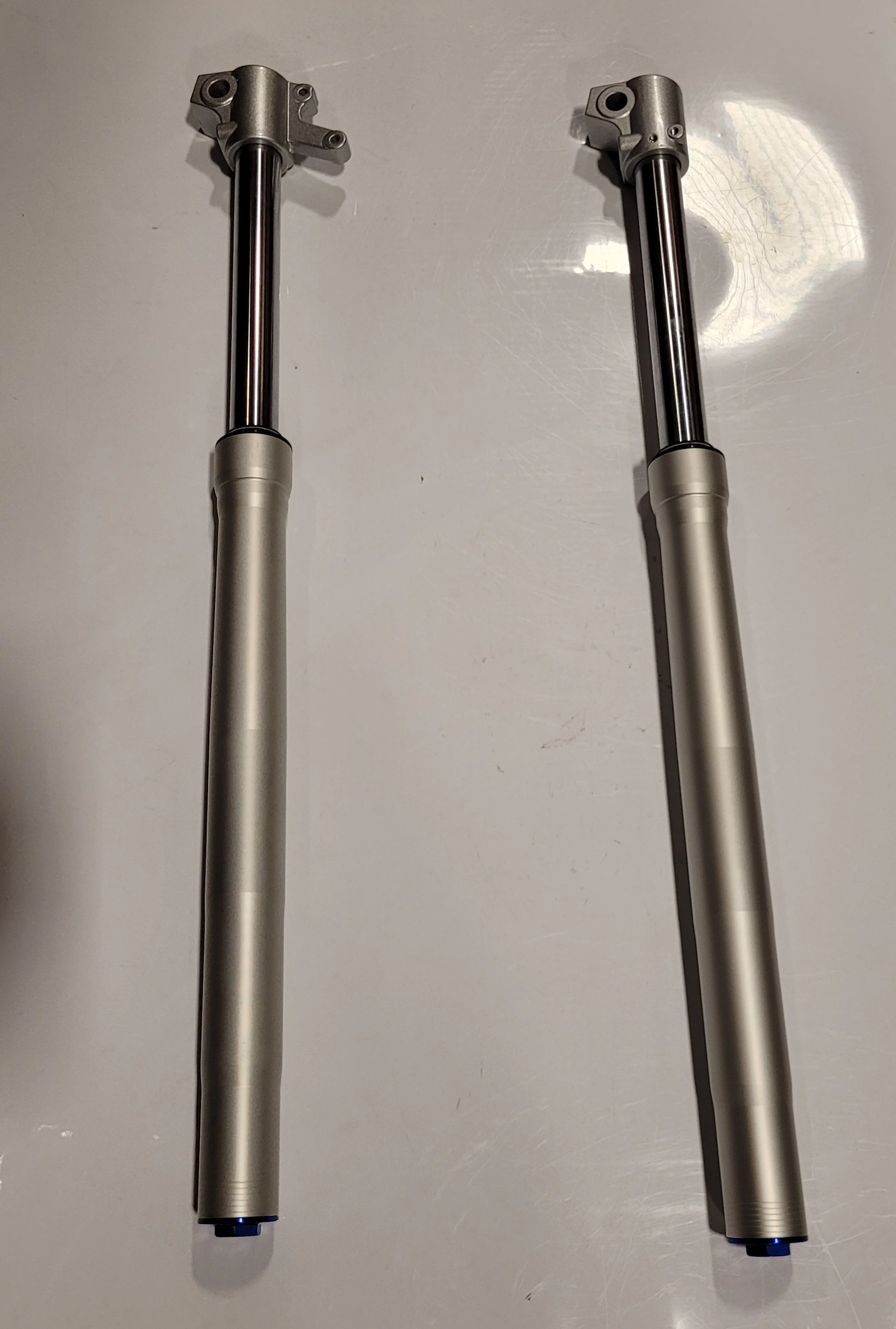 VM125 Front shock set - PBC543XL